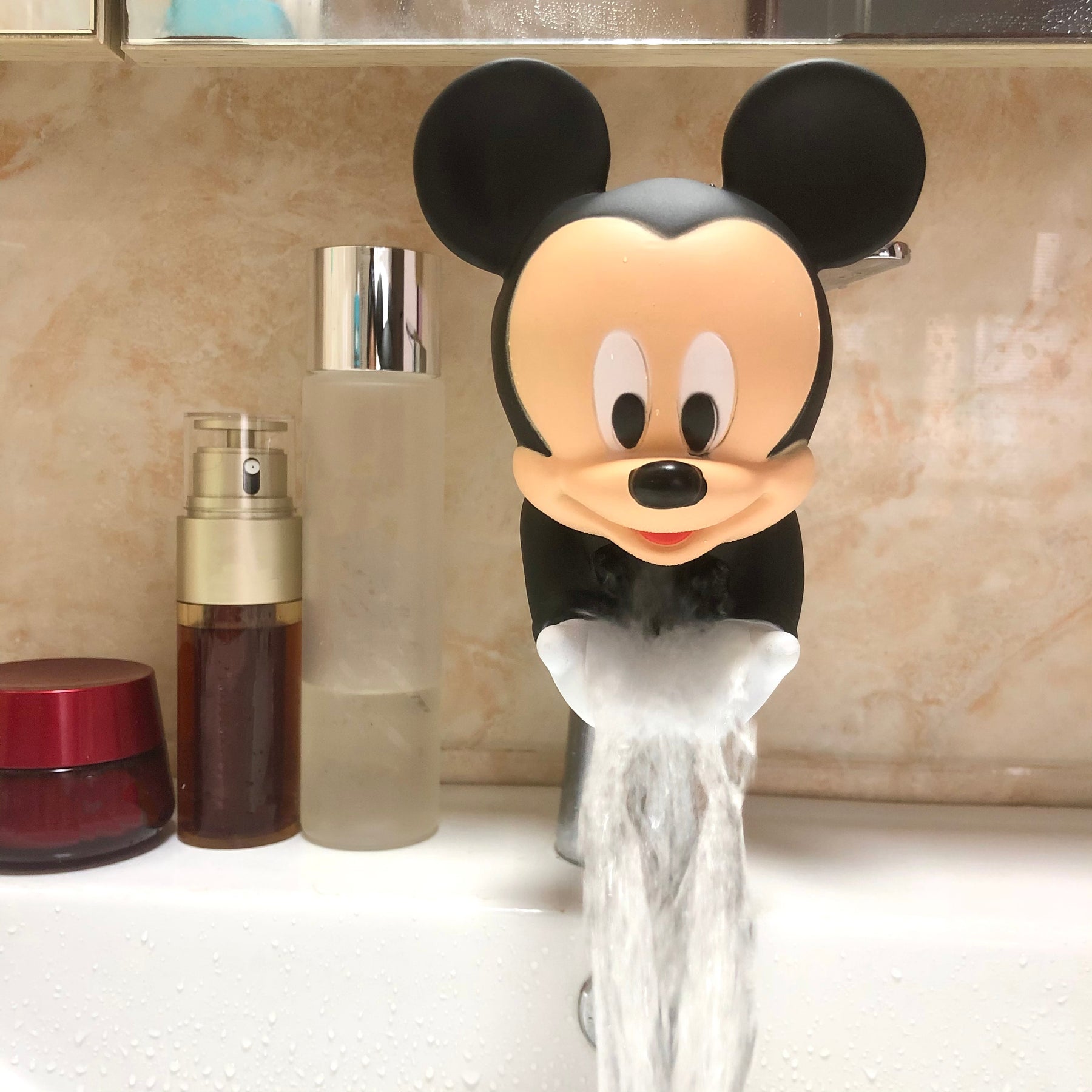 Estensione del rubinetto dell'acqua per bambini Disney Strumento di  estensione del rubinetto in silicone a risparmio idrico Aiuta i bambini a  lavare l'estensore del rubinetto dell'acqua a mano